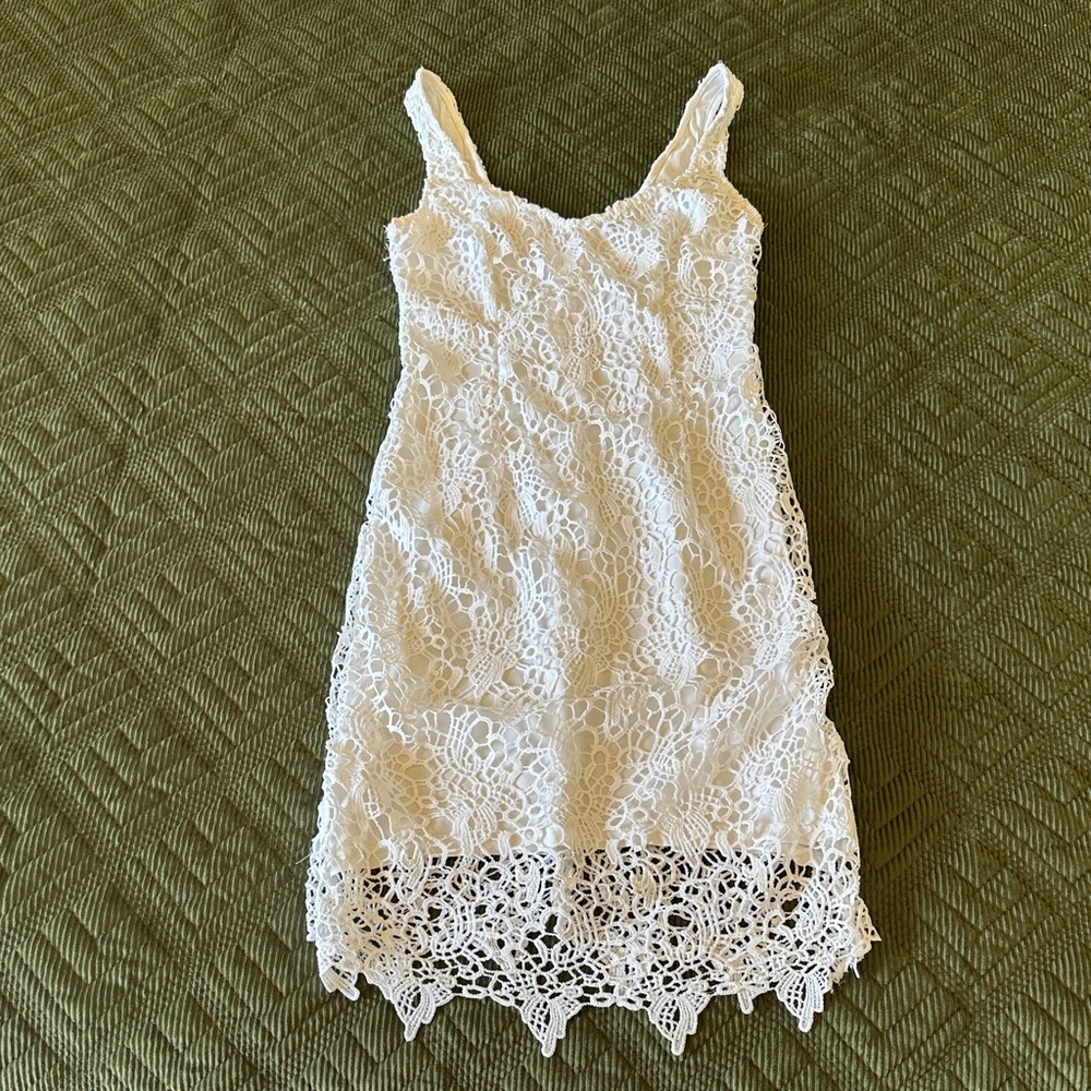 Guess shimmy dress. Pure white, size 4
Lace over slip, some stretch.